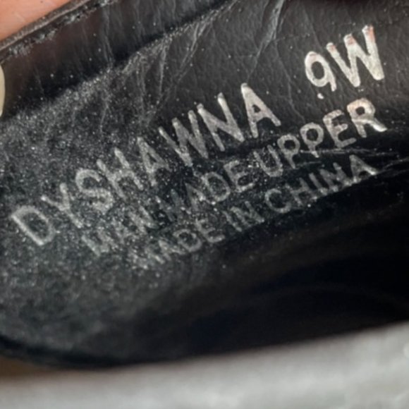 Torrid Women's Shawna Black Faux Leather Laser Cut Peep Toe Bootie Size 9W - Picture 7 of 8